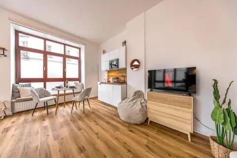 Ruhige Und Stilvolle Wohnung Am Clara-Zetkin-Park Лайпциг Екстериор снимка